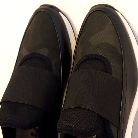 Womens Anne Klein Backdoor Camouflage Low-Top Mesh Sneaker - Picture 7 of 11